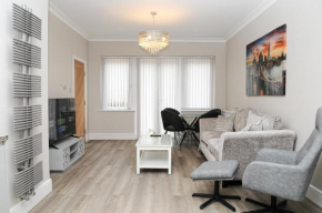 Luxury 5 Star apartments, Parking, Garden, near Metro Stations 10-15mins to London
